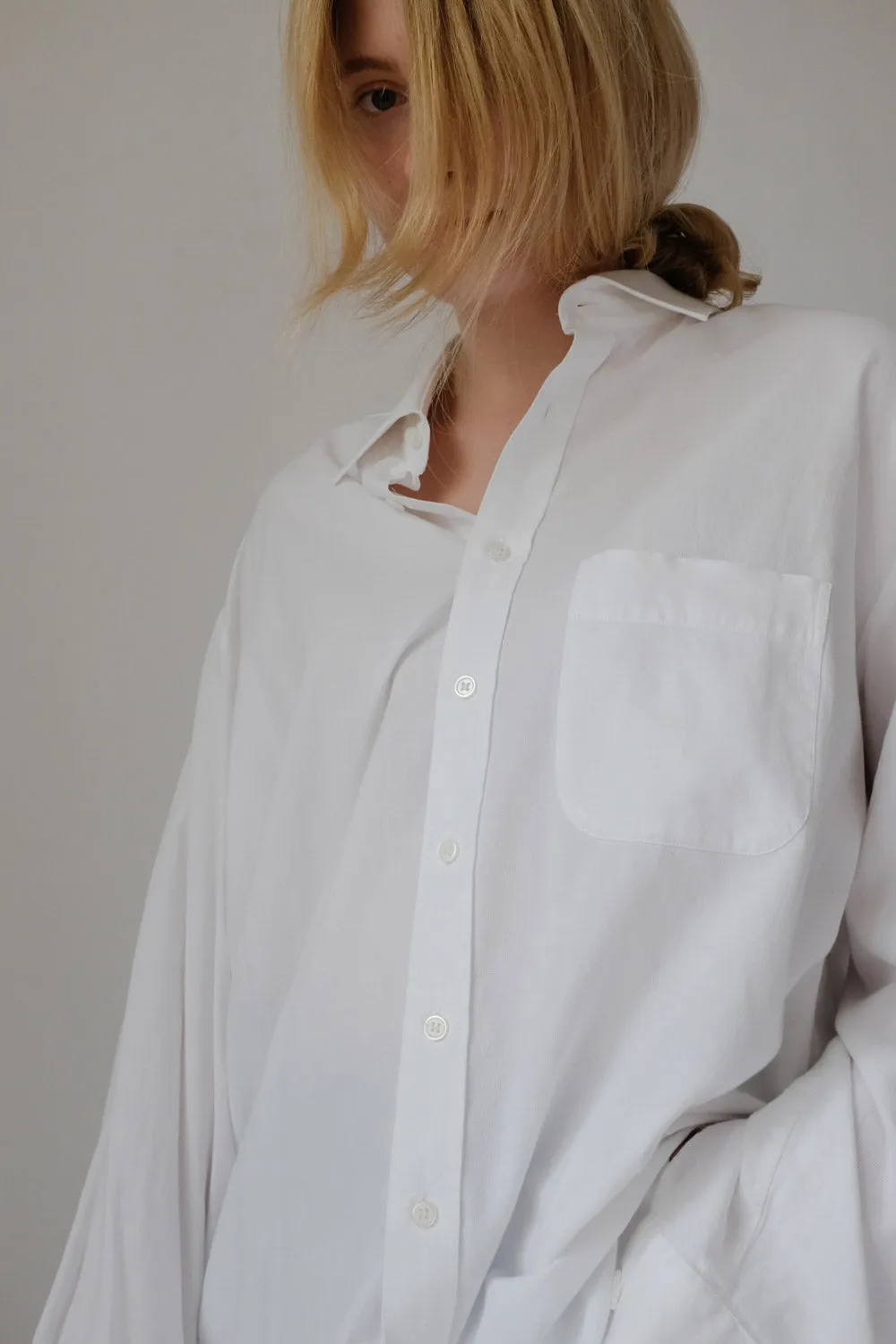 CLASSY VINTAGE WHITE OVERSIZE SHIRT