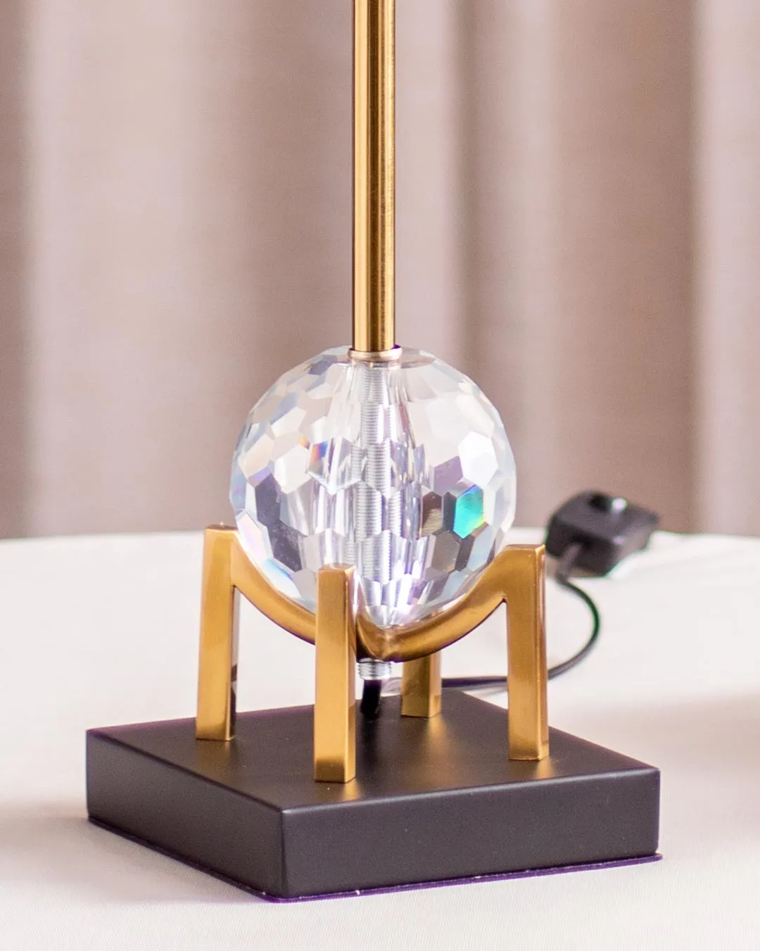 'Exquisite Crystal Ball' Table Lamp